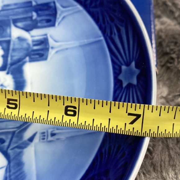 Royal Copenhagen Blue Winter Scene Plate - Picture 16 of 16